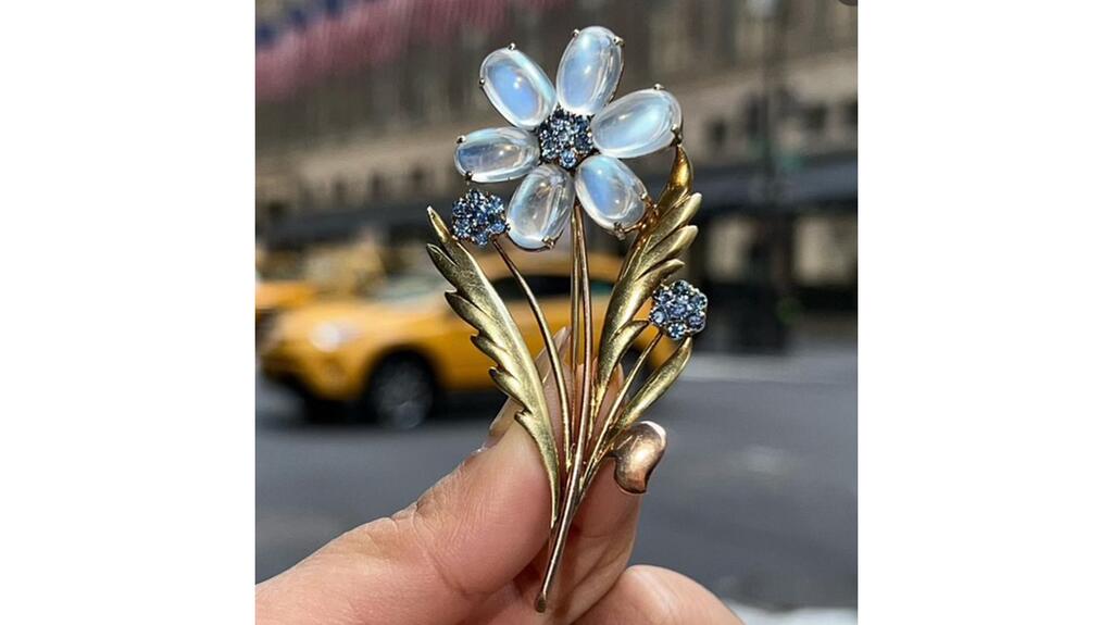 Halle’s Jewels flower brooch