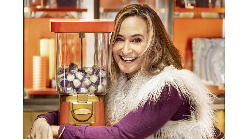 20220222_Marla Aaron BG gumball machine.jpg