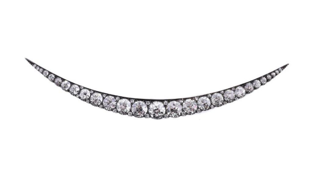 20220311_crescent-necklace.jpg